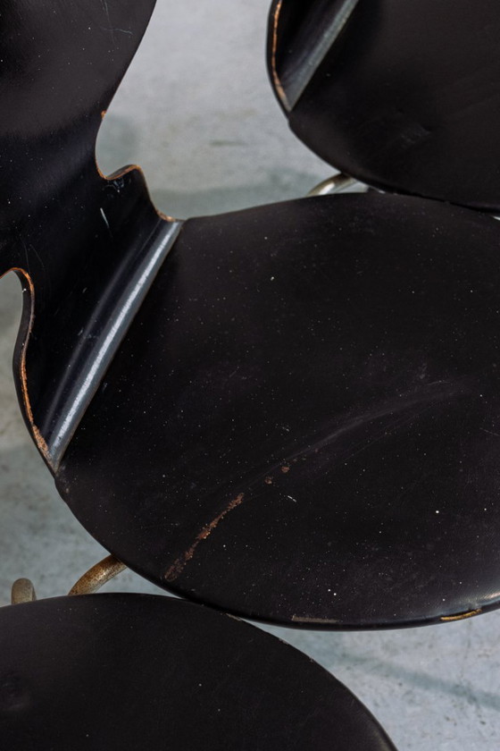 Image 1 of Early editions ant chairs Arne jacobsen By fritz hansen Upholster with black leather seats