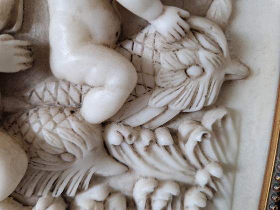 Image 1 of Relieve mural de alabastro (putti) con marco de exhibición de lujo Larson-Juhl