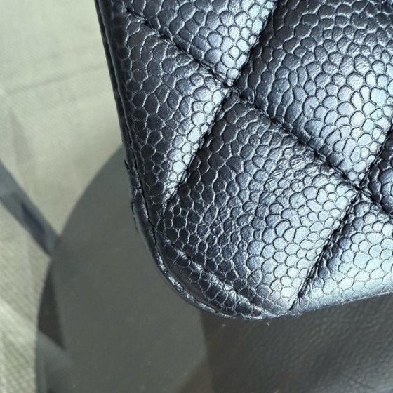 Image 1 of Borsa Chanel Classic Flap Medium - Caviar 25CM trapuntata nera con finiture dorate
