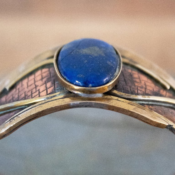 Image 1 of Bracelet manchette en laiton, cuivre et lapis-lazuli