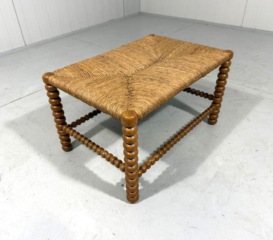 Image 1 of Banco/taburete de roble con asiento de mimbre, década de 1930.