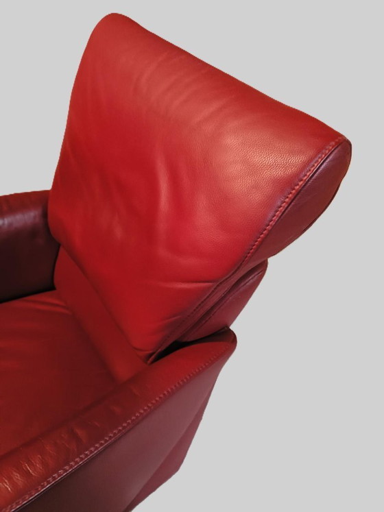 Image 1 of Sillón Jori Vinci de cuero rojo cereza.