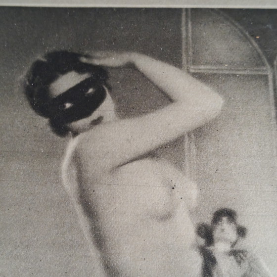 Image 1 of Originele Art Deco naaktfoto van J. Mandel uit Parijs – Authentieke vintage tijdschriftpagina – Ingelijst – 27 × 21 cm