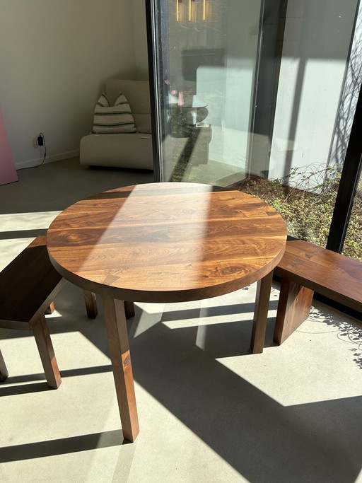 Mesa de comedor de nogal