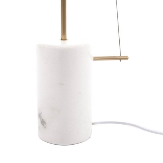 Image 1 of Lampada da terra NORR11 Line One, bianca/ottone e marmo.
