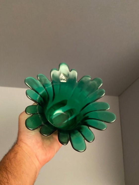 Image 1 of La Porcelana Bianca Vase aus grünem Glas.