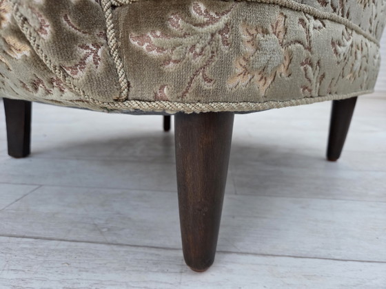 Image 1 of 1960er Jahre, dänischer Sessel, hellgrüner Möbelvelours, Beine aus Teakholz.