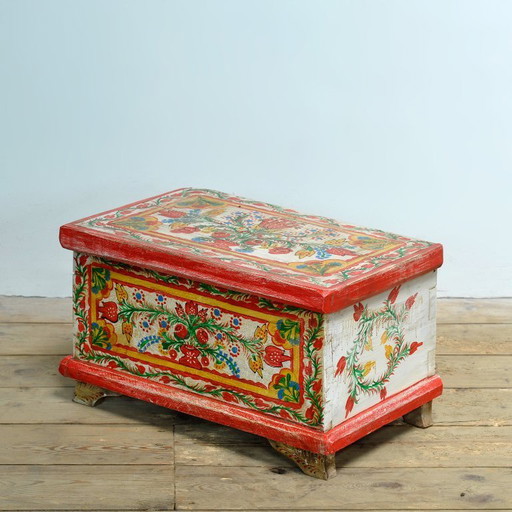 Pequeño cofre de arte popular, circa 1930.