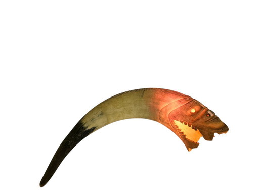 Koehoorn - tafellamp - gestoken - in  de vorm van een vis - 2000