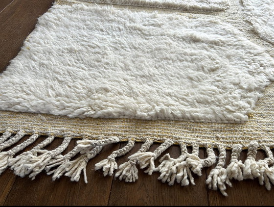 Image 1 of Tapis Beni Mrirt 300x200 cm – Tapis marocain en laine blanc cassé à motifs sable