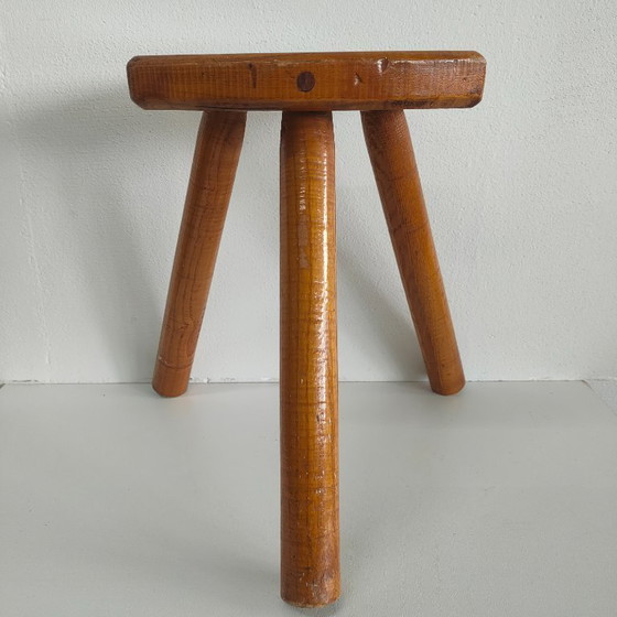 Image 1 of Vintage handgemaakt tripod boeren melkkrukje bijzetkrukje (eik)