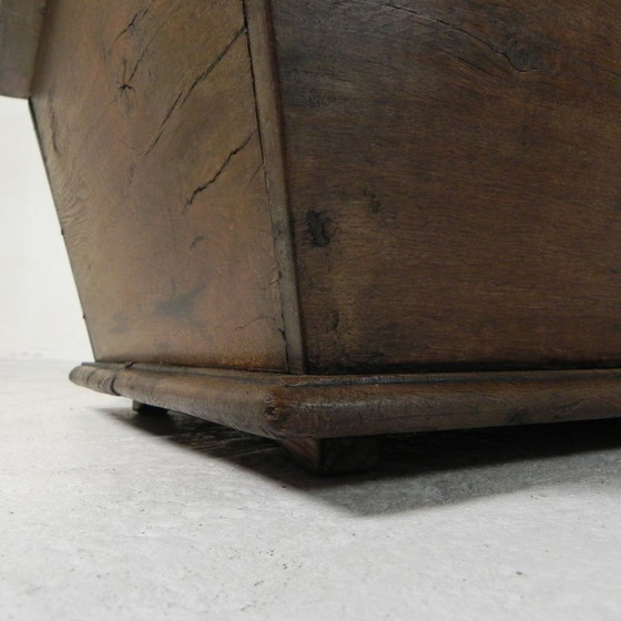 Image 1 of Alte Eichentruhe, Trog, Deckentruhe aus dem 19. Jahrhundert