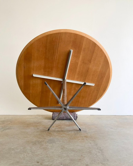 Image 1 of Fritz Hansen Circular vintage tafel door Arne Jacobsen 1967