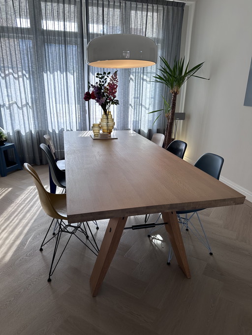 Esstisch der Odessi-Filiale