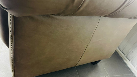 Magnifique Fauteuil Chesterfield XL Cuir Véritable – 125 Cm – Leather, Wood (photo 9 of 10)