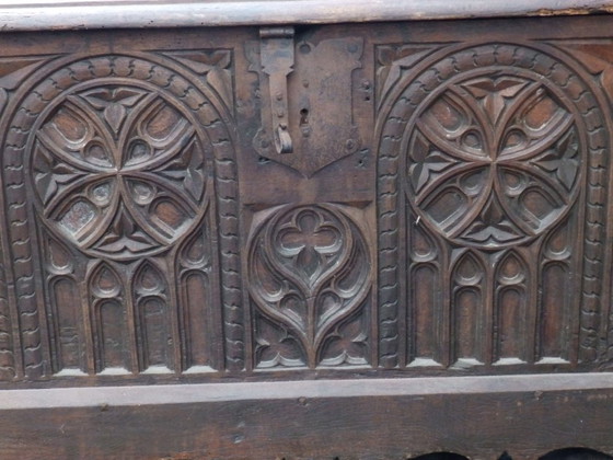 Image 1 of Antieke neogotische kist