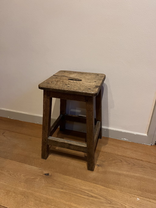 Tabouret brutaliste en bois de chêne