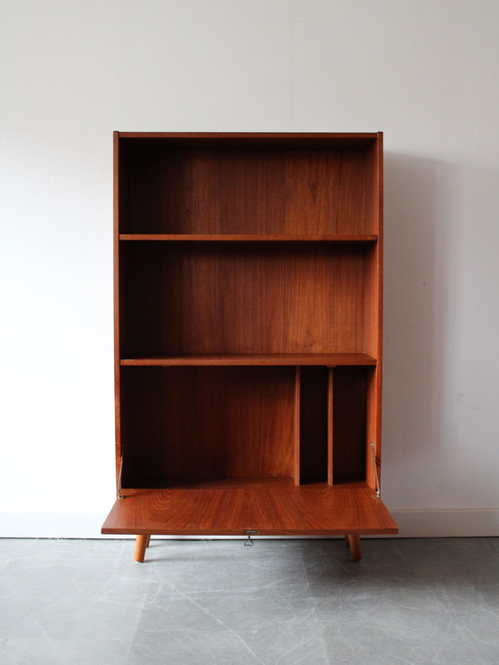 Image 1 of Vintage Deense boekenkast met klep