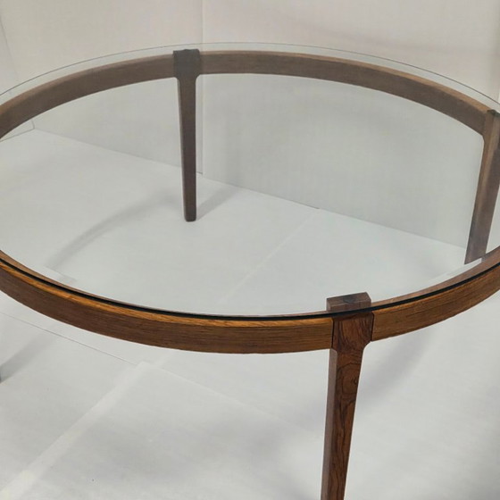 Image 1 of BELANGRIJKE VINTAGE SCANDINAVISCHE SALONTAFEL JAREN 60, TEAK & PALISSANDERHOUT, DIAMETER 110 CM