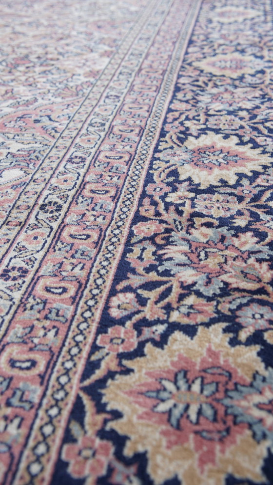 Image 1 of Vloerkleed Met Roze En Blauwe Kleuren 302x208cm