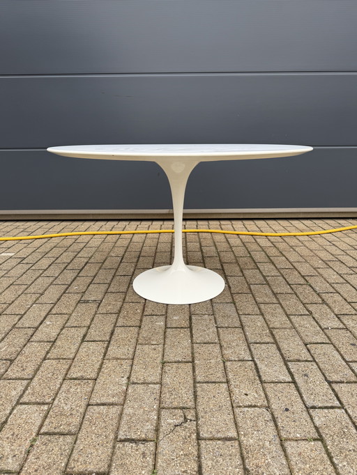 Original round Knoll Tulip dining table (120cm) white laminate Eero Saarinen