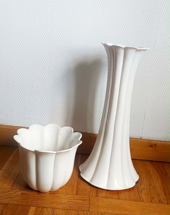 Image 1 of Vaso da fiori vintage in terracotta italiana con supporto.