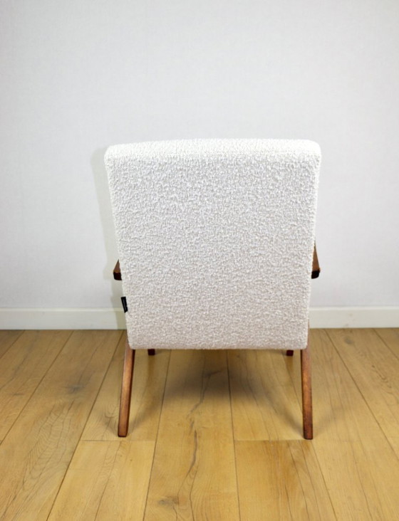 Image 1 of Vintage fauteuil B-310 VAR wit bouclé structuur jaren 70 - bruin hout
