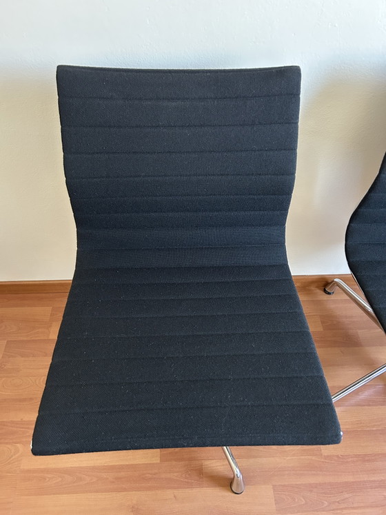 Image 1 of 2 x Vitra Eames EA 108 Drehstühle