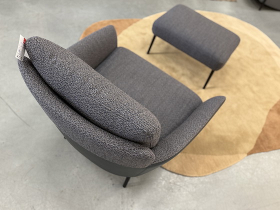 Image 1 of Poltrona Jon di Rolf Benz con poggiapiedi in tessuto e pelle.