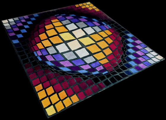 Victor Vasarely Tromba Rug – Hand-Knotted Wool, Limited Edition 2/8 (225x225cm) – Rugs & carpets (photo 4 of 10)