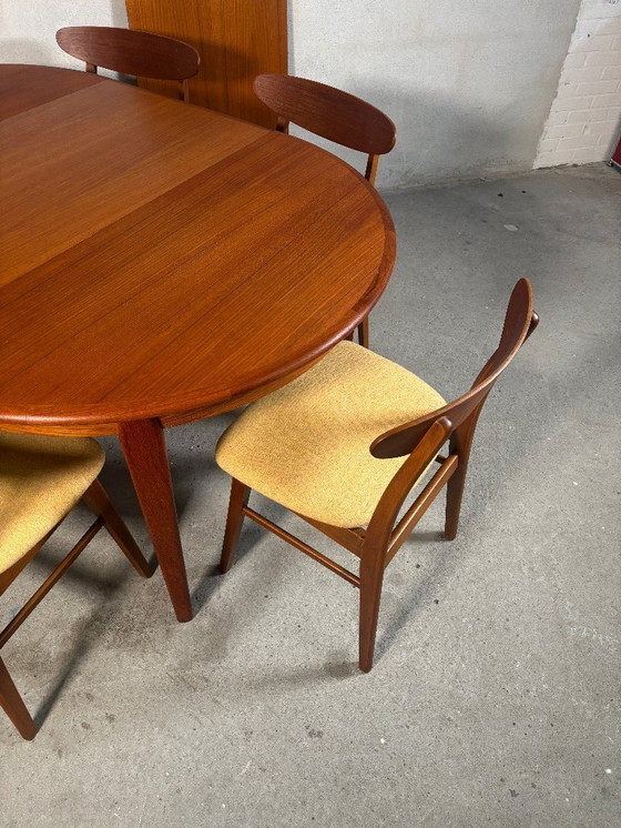 Image 1 of Round Extendable Dining Table — H. Sigh & Søn, Denmark