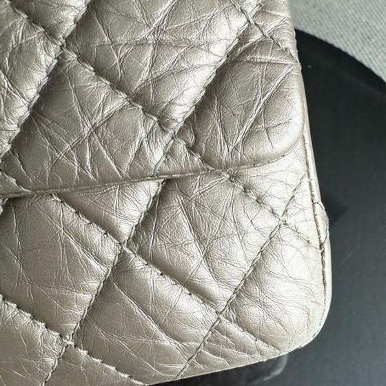 Image 1 of Chanel 2.55 Reissue 226 - Piel de becerro envejecida acolchada, herrajes de bronce rutenio y plata, Serie 17