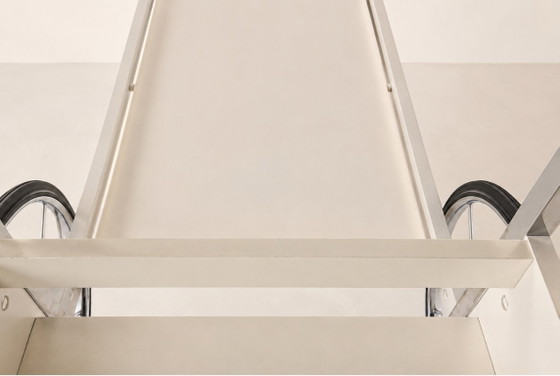 Image 1 of Carrello bar/di servizio vintage anni '70 in stile Bauhaus / cromato e bianco / portabottiglie / grandi ruote a raggi