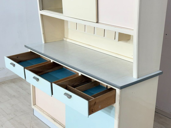 Image 1 of Credenza da cucina vintage anni '50/'60 | Mobile da cucina dal design pastello | 2 pezzi