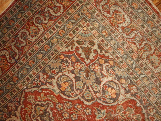 Image 1 of Alfombra persa Tabriz antigua hecha a mano, 128 cm x 179 cm (4,2' x 5,9'), década de 1920 - 1B154
