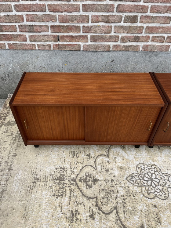 Image 1 of Mobile TV basso vintage in teak, un modello davvero fantastico con 4 ante scorrevoli.
