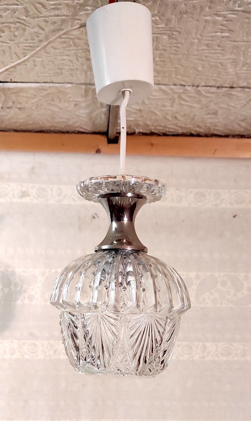 Lampada a sospensione in metallo cromato e vetro modellato - metà del XX secolo