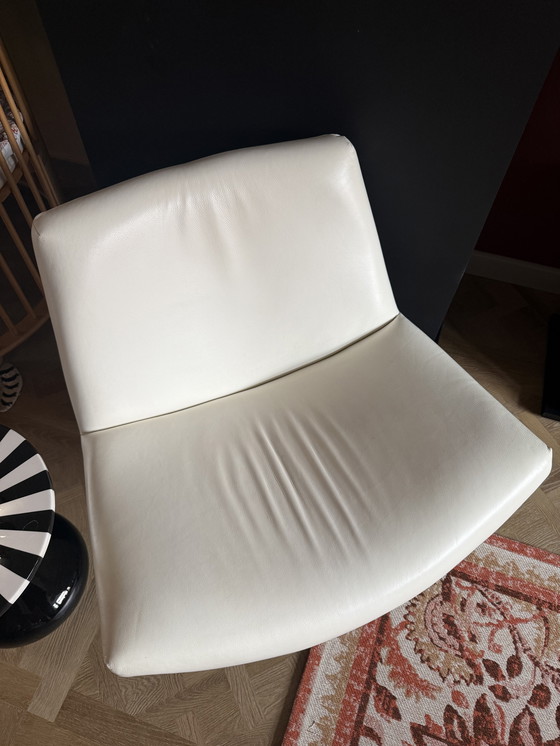 Image 1 of Fauteuil pivotant Dyyk Coco en cuir avec pieds noirs