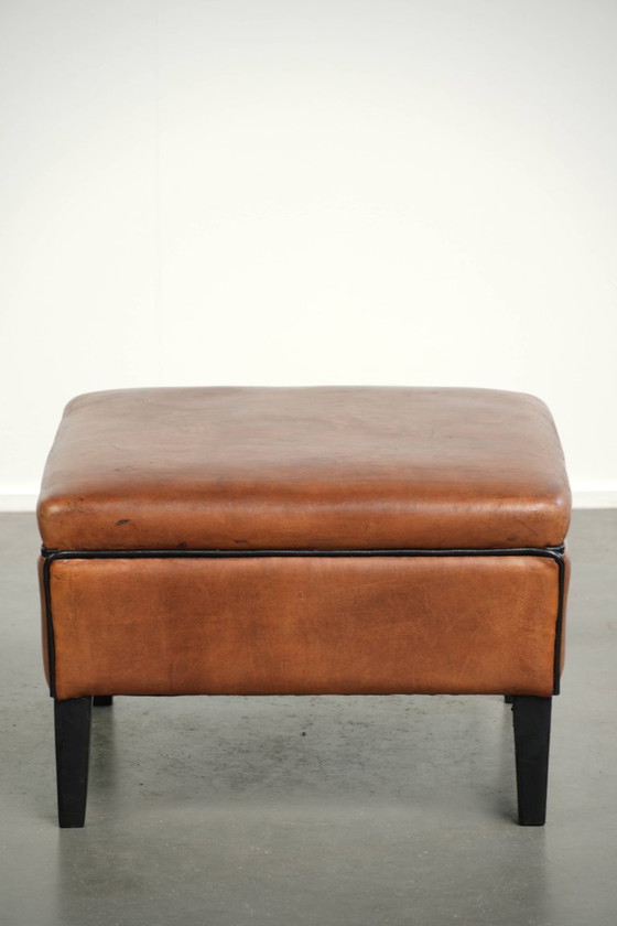 Versatile sheepskin leather footstool/pouf in a warm cognac color – Footstools & poufs, Klassiek (photo 2 of 10)