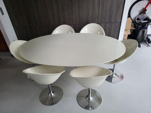 Tavolo di design Glossy Oval di Kartell con 6 sedie di design di Philippe Starck – eetkamerset, Plastic (photo 2 of 9)