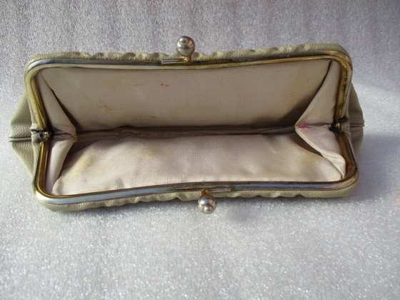 Image 1 of Fred de la Bretoniere, Vintage handtasje met messing lijst, Ca 1970.