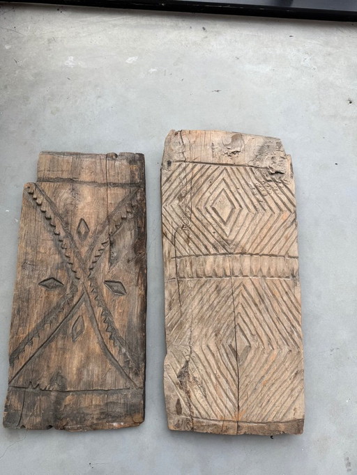 2x Decorative authentic wooden shelves