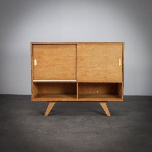 Jiři Jiroutek Sideboard mit Schiebetüren, Tschechoslowakei, 1960er Jahre