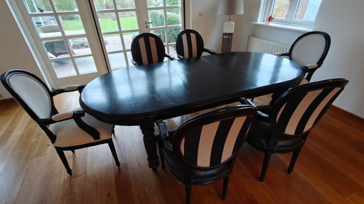 Table de salle à manger ovale noire avec 6 chaises