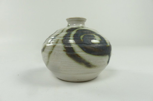 Gerard T Lyons (Scotland), small stoneware soliflore vase, circa 1970.