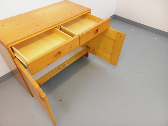 Image 1 of Meuble de rangement Charlotte Perriand Les Arcs vintage en pin des années 60 70