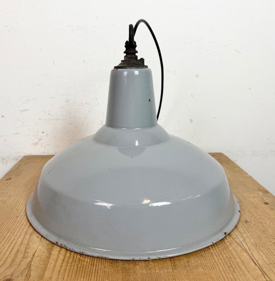 Image 1 of Lámpara colgante industrial británica de esmalte gris, década de 1960