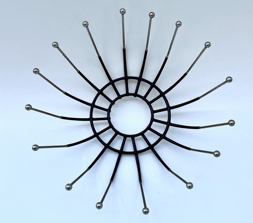 Fruttiera scultorea in metallo – Mid-Century Modern, circa anni '60/'70