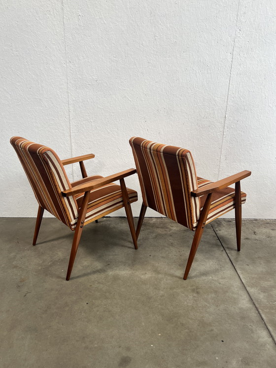 Image 1 of Deux fauteuils vintage en bois avec tissu rayé, 1970