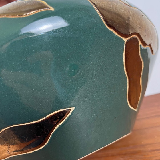 Image 1 of Vaso vintage in ceramica smaltata verde e oro